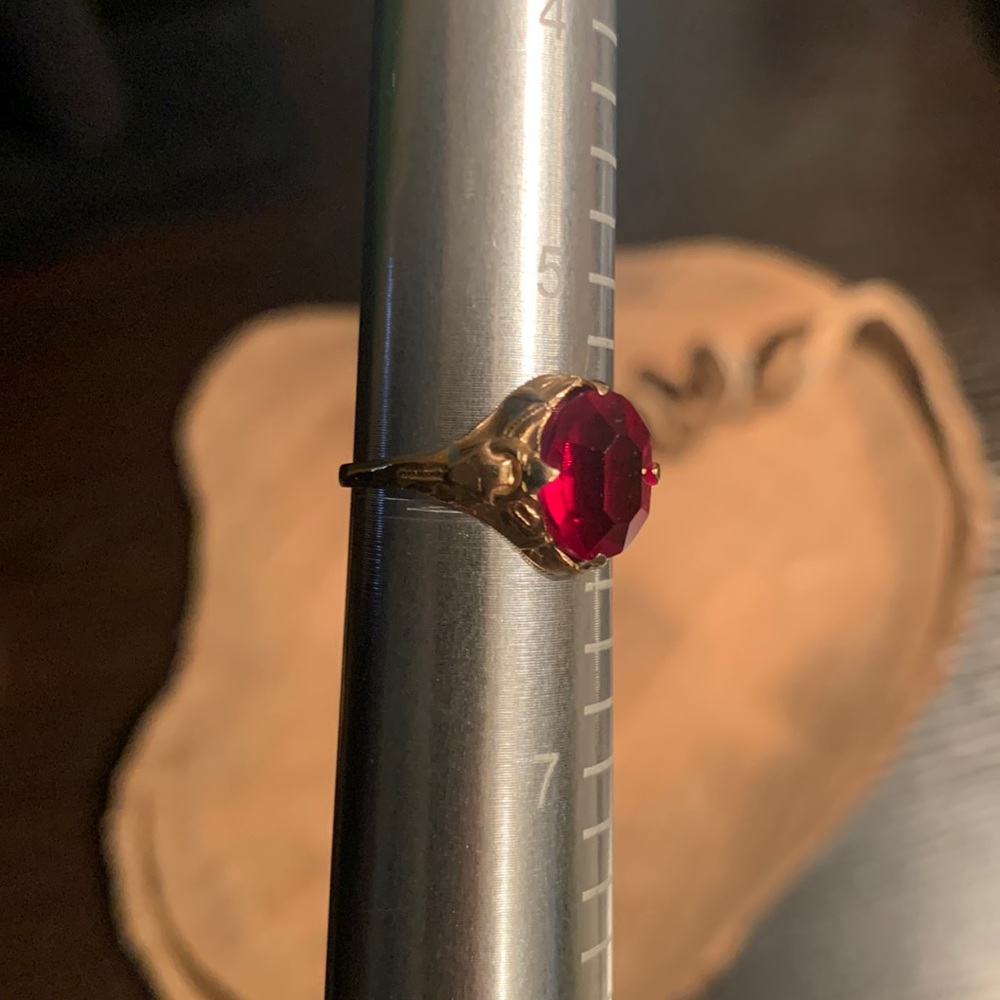 Women’s antique ring size 5 1/2 10 k